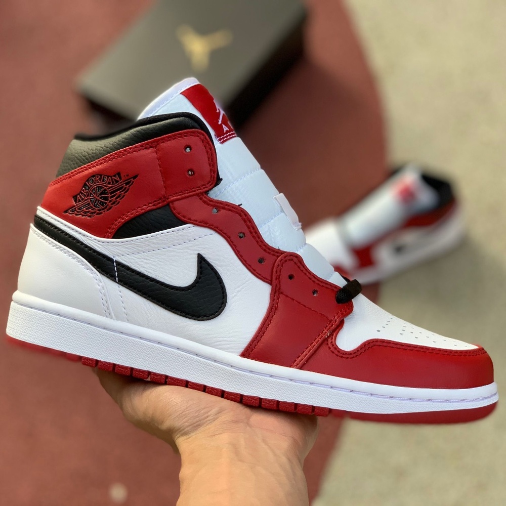 air jordan 1 chicago mid